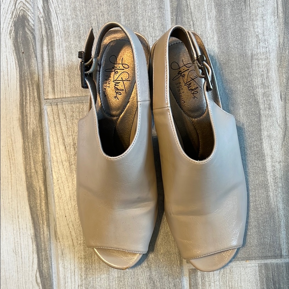 Life Stride Women's Cream Slip-On Shoes
